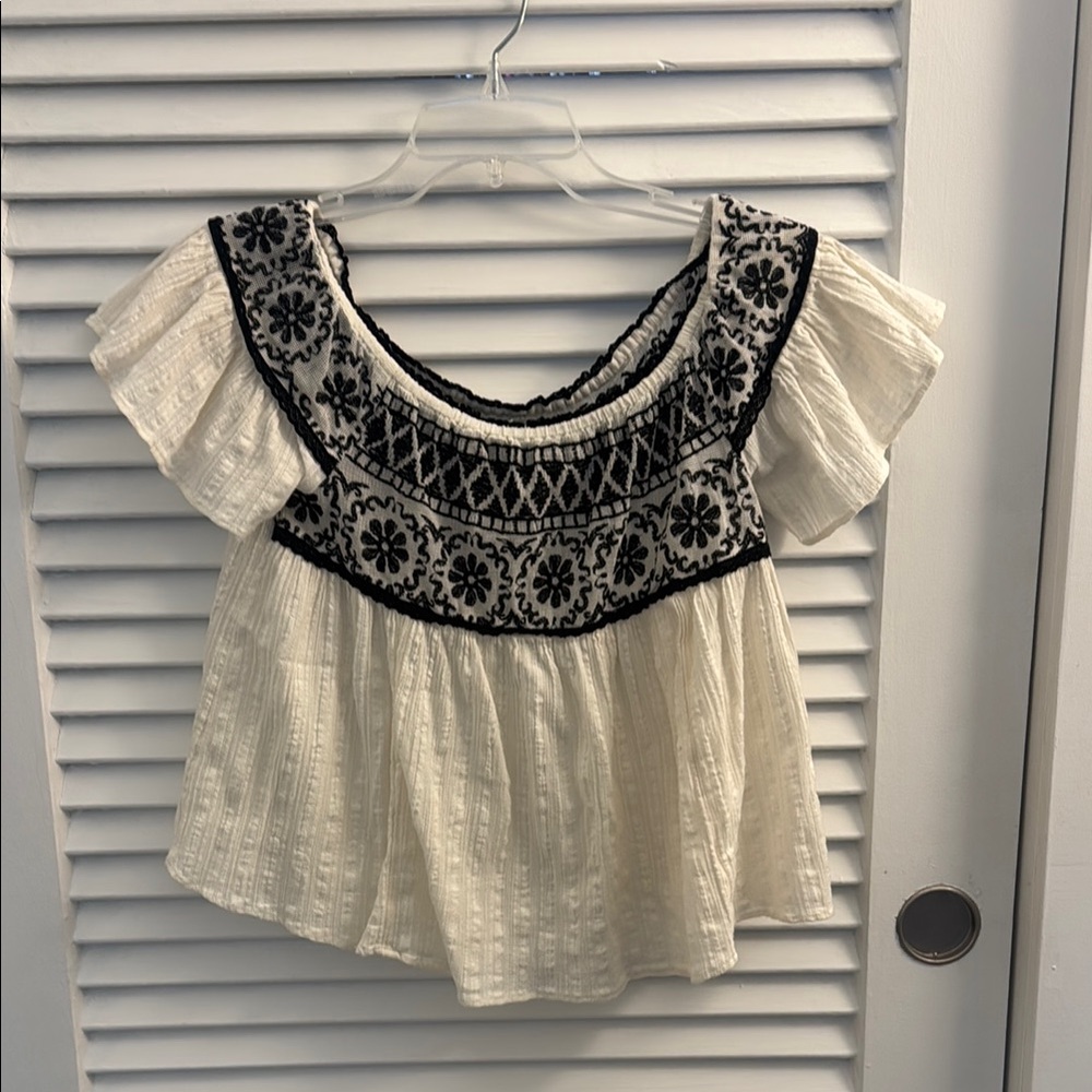 American Eagle Outfitters Embroidered Blouse - Size Small